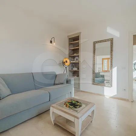 Holiday home La Collina Charme E Natura - Goelba *